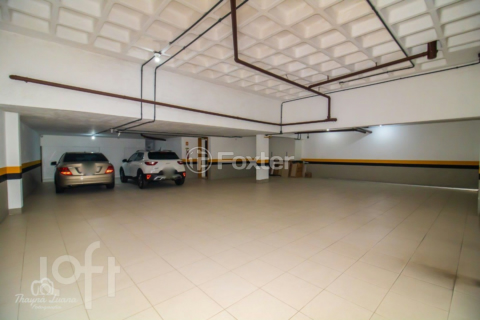 Image 21 - 826677