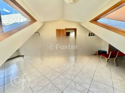 Image 33 - 827300