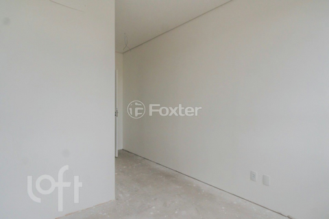 Image 32 - 830037