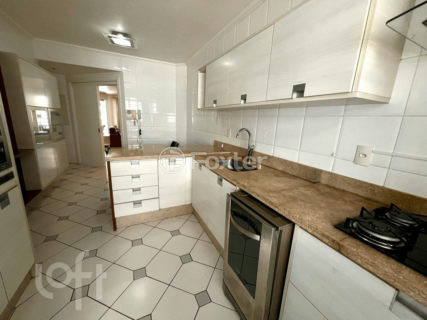 Image 30 - 832843
