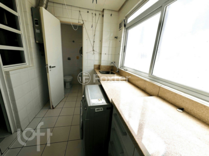 Image 31 - 832843