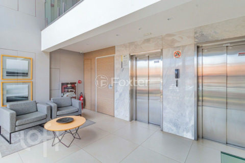 Image 21 - 834950