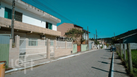 Image 46 - 836332