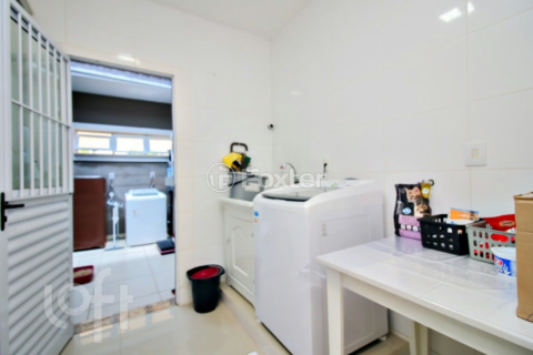 Image 21 - 838426