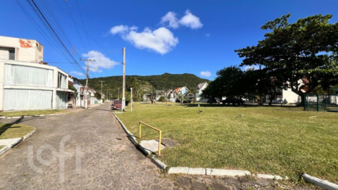 Image 21 - 839579