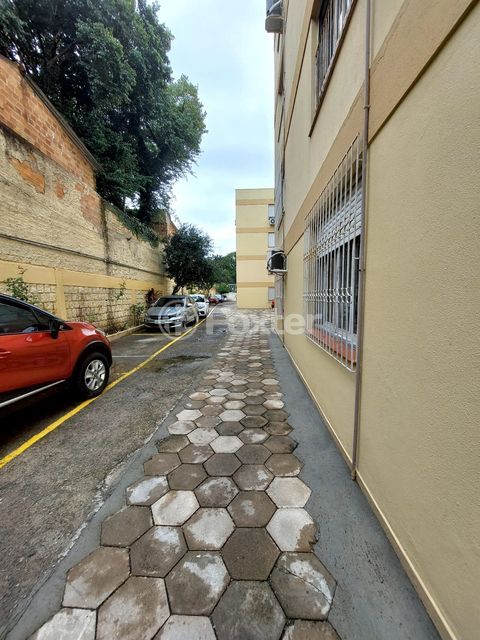 Image 24 - 846985
