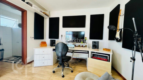 Image 27 - 850011