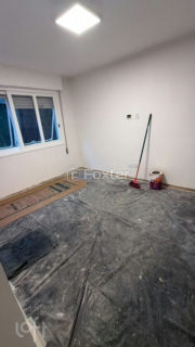 Image 7 - 851046