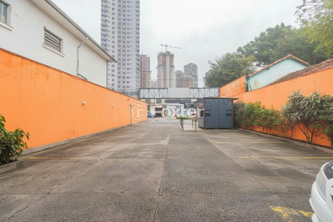 Image 1 - 851612