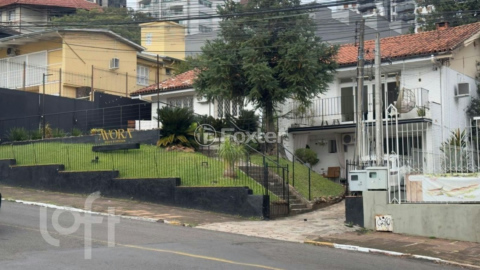 Image 18 - 851780
