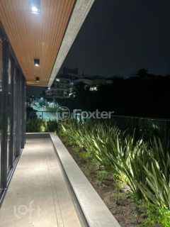 Image 4 - 854240