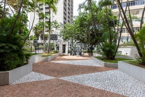 Image 32 - 855225
