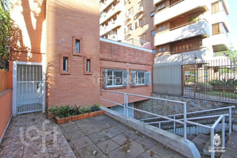 Image 42 - 856003