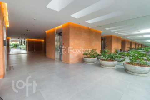 Image 21 - 856460