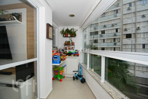 Image 6 - 856875