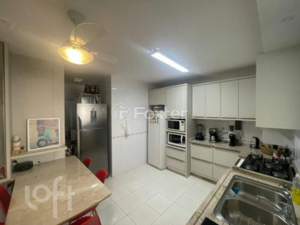 Image 7 - 856950