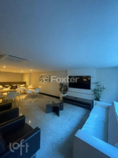 Image 3 - 856950