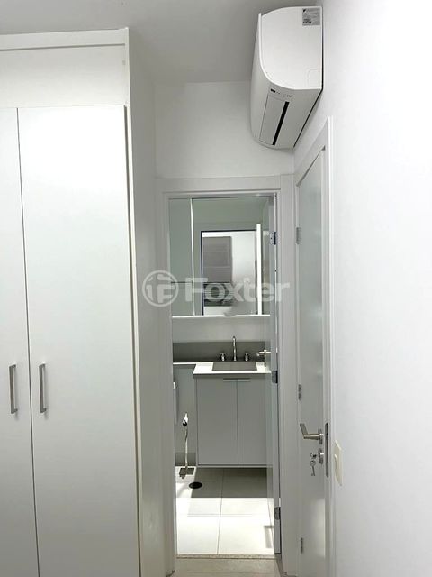 Image 21 - 858003