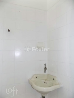 Image 11 - 858275