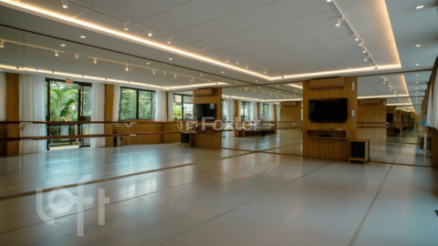 Image 32 - 858299