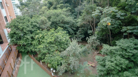 Image 22 - 858299