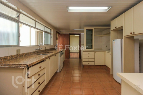 Image 32 - 858823