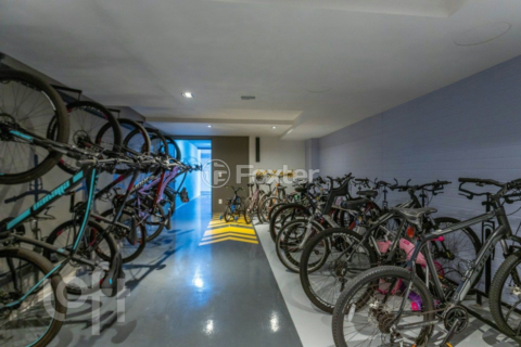 Image 32 - 861044