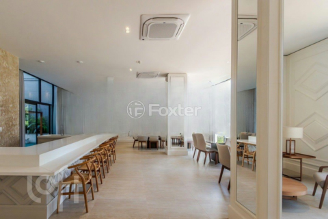 Image 17 - 866692