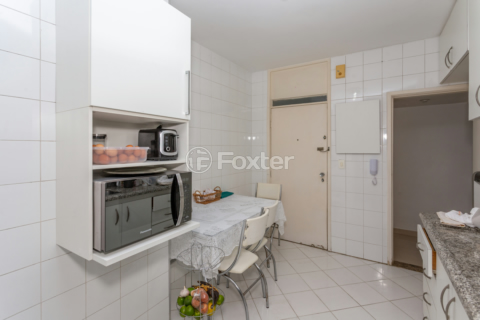 Image 29 - 866997