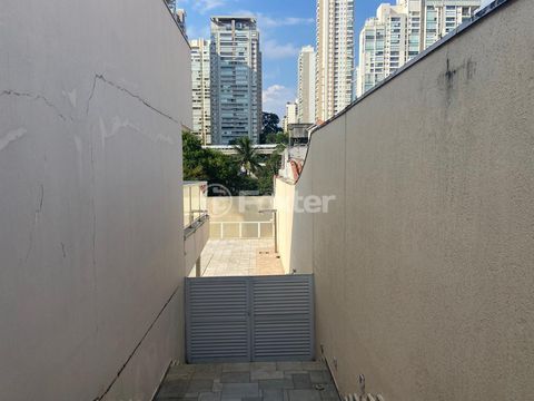 Image 25 - 869682