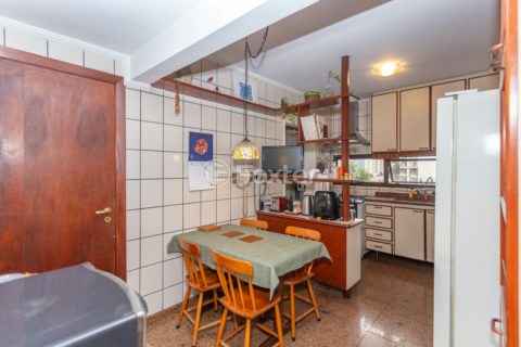 Image 65 - 872104