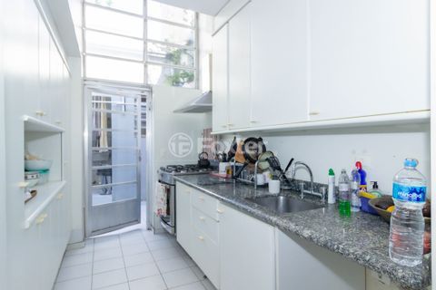 Image 32 - 872870