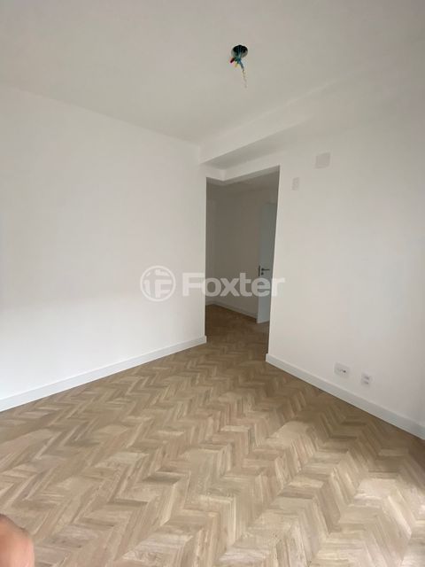 Image 21 - 874083