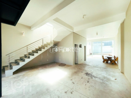 Image 35 - 875017