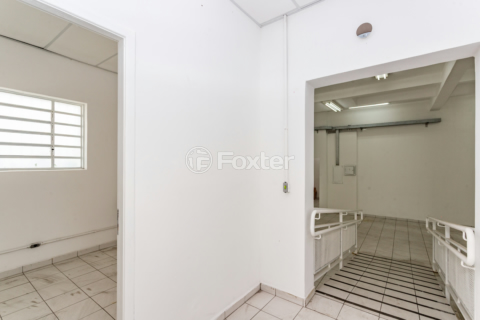 Image 37 - 875039