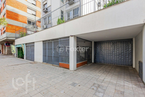 Image 30 - 875042