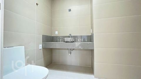 Image 32 - 875045