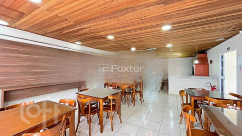 Image 21 - 875090