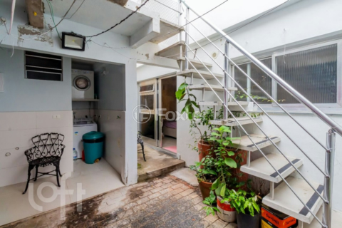 Image 32 - 875884