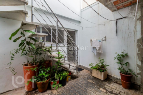 Image 31 - 875884
