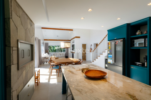 Image 21 - 876315