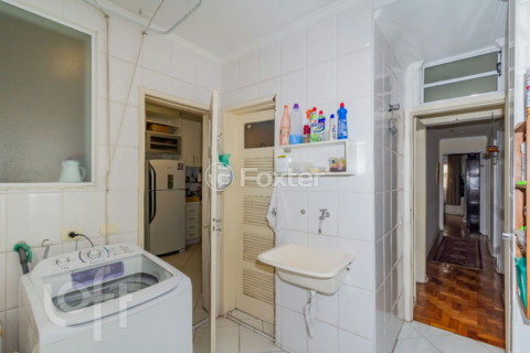 Image 30 - 876630