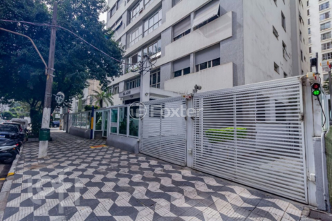 Image 38 - 876630