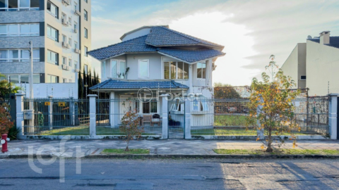 Image 20 - 876860