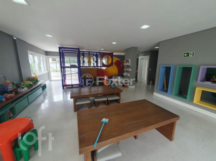 Image 29 - 877395