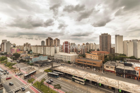 Image 32 - 877490
