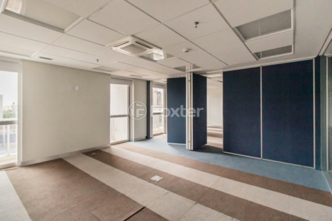Image 21 - 877490