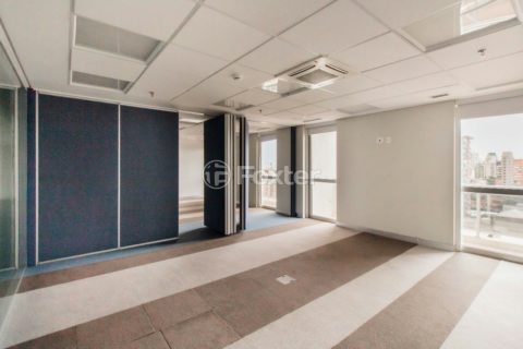 Image 37 - 877490
