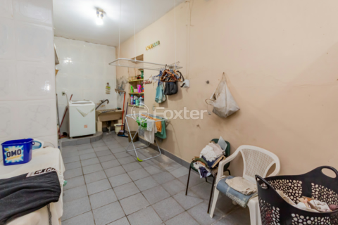 Image 30 - 877528