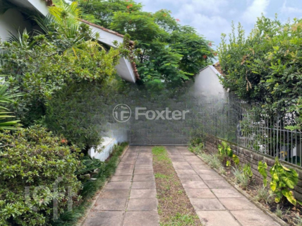 Image 26 - 877555